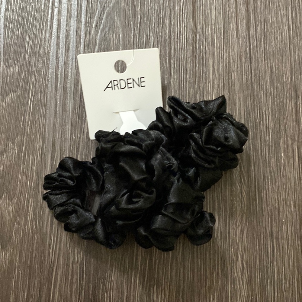 Ardene silk like scrunchies